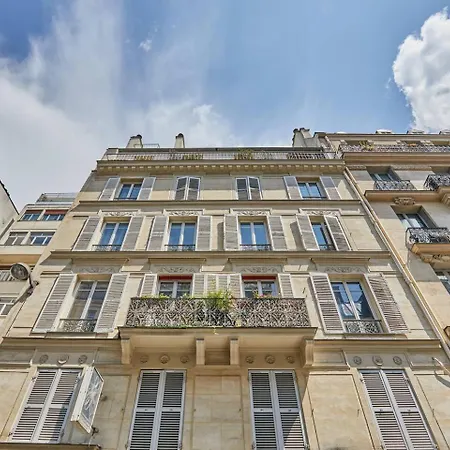 Cozy Montmartre Moulin Rouge Paryż